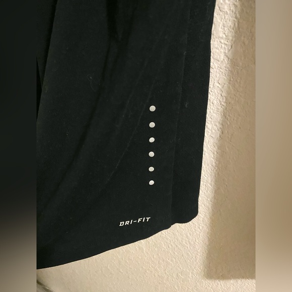 Women’s Nike Dri-Fit Long Sleeve Running Pullover Hoodie - Picture 4 of 5